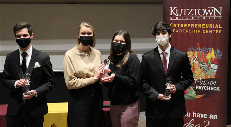 Winners of the 2021 business idea competition, holding their awards 