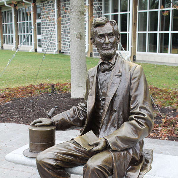 Metallic statue of Abraham Lincoln on a bench at Gettysburg