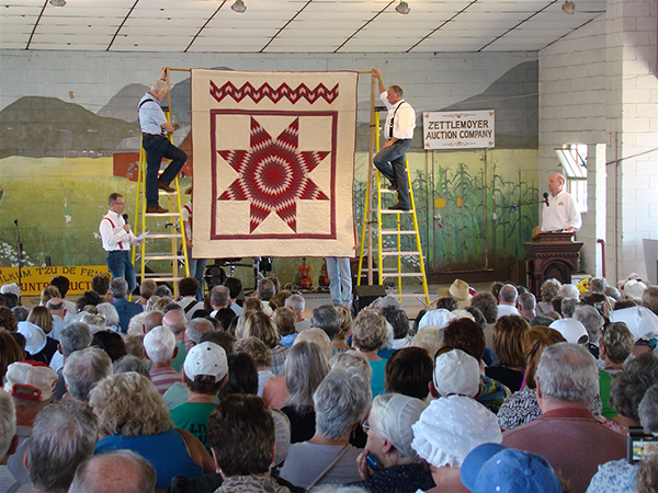 Quilt auction, Kutztown Folk Festival