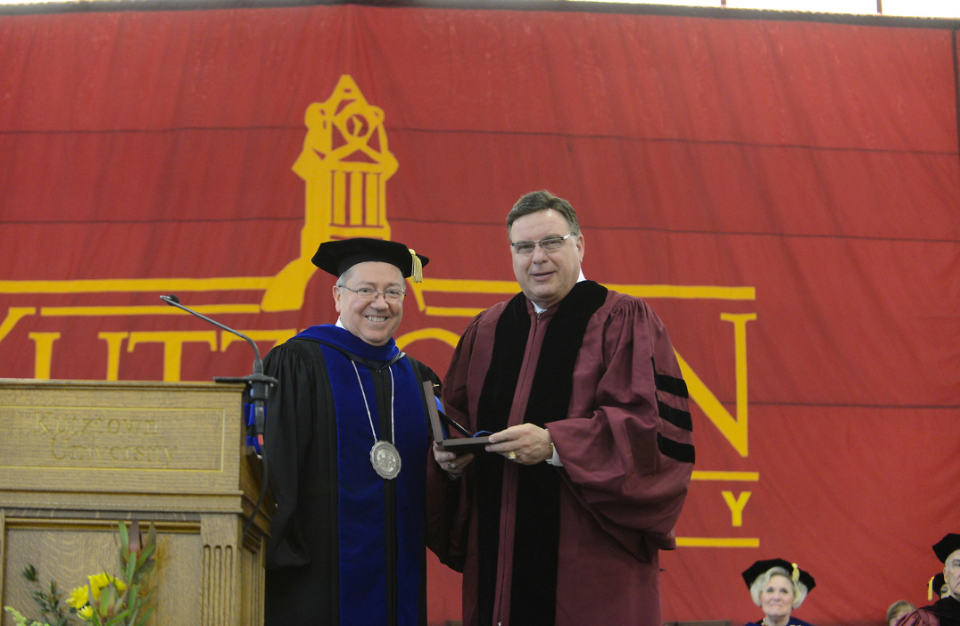 President F. Jaiver Cevallos (left) presents William Ribble (right) with the President's Medal