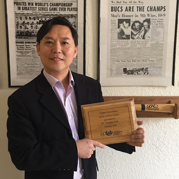 Dr. Yongjae Kim is awarded the "Master Professor Award" at the COSMA conference.