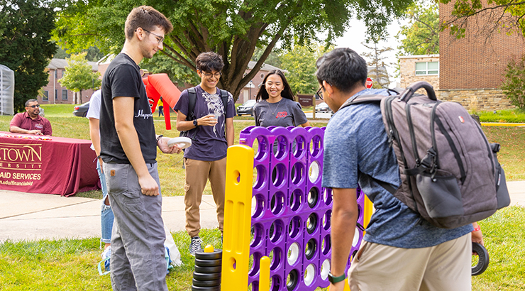 Students at Bienvenidos event