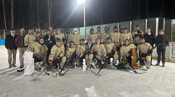 Team photo on outdoor rink.